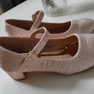 Badgley Mischika girls crystal accent pumps size 2